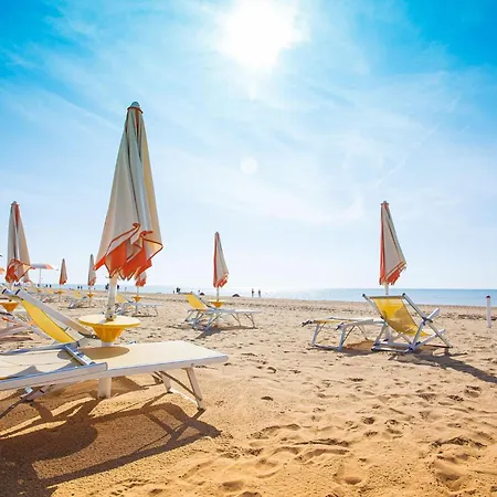Flat For Five Guests In A Modern Apartmán Bibione